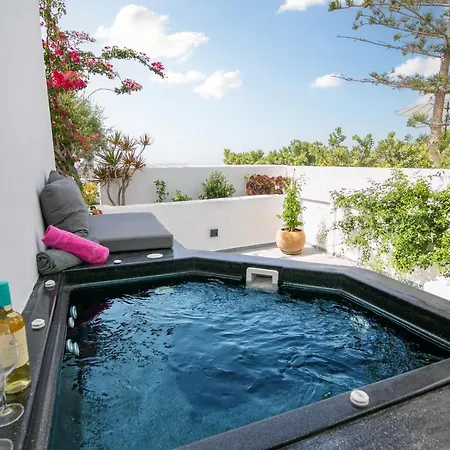 Sensia Luxury With Hot Tub Апартаменты